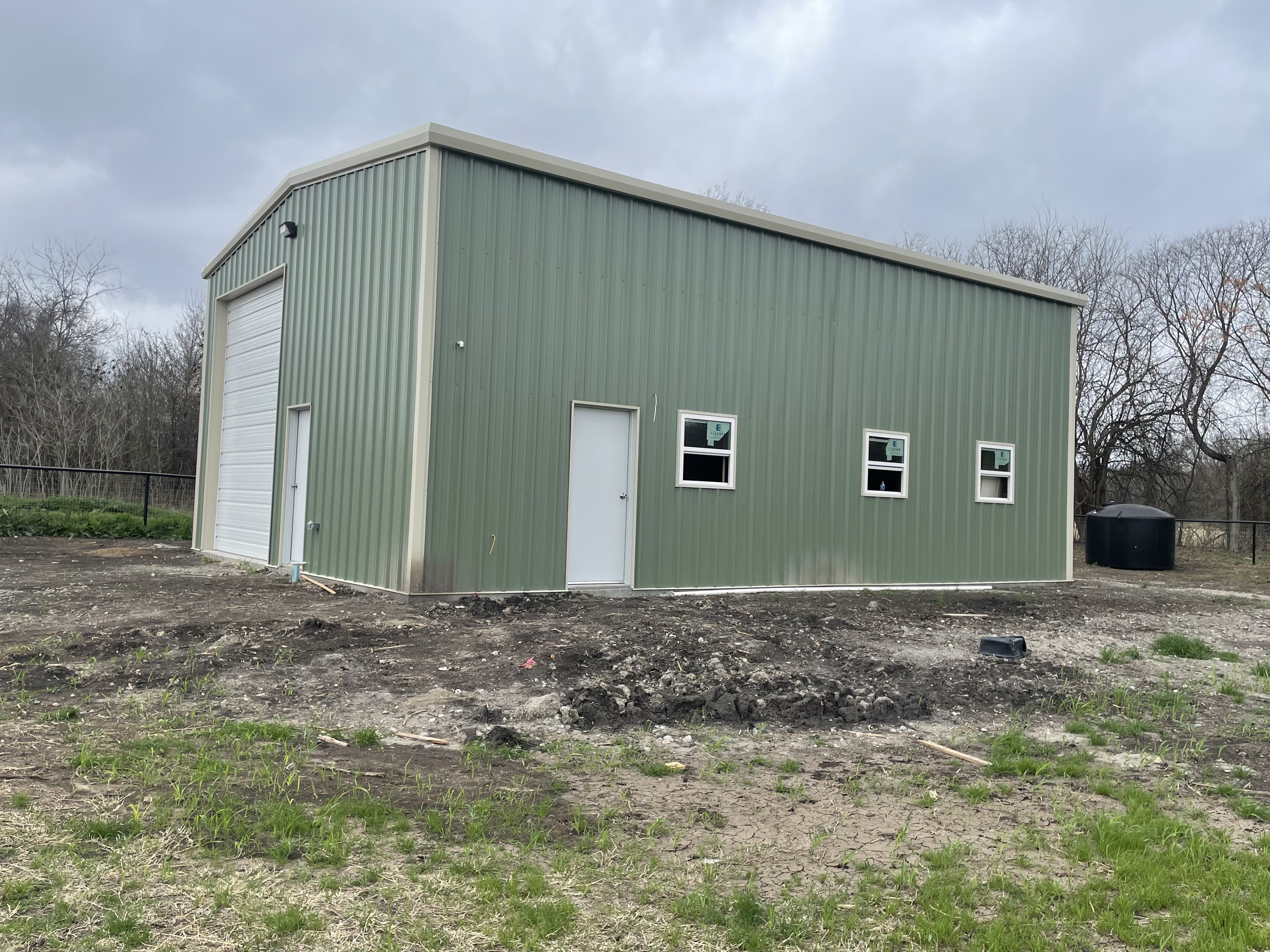 Custom metal shop building by Jaybird Construction