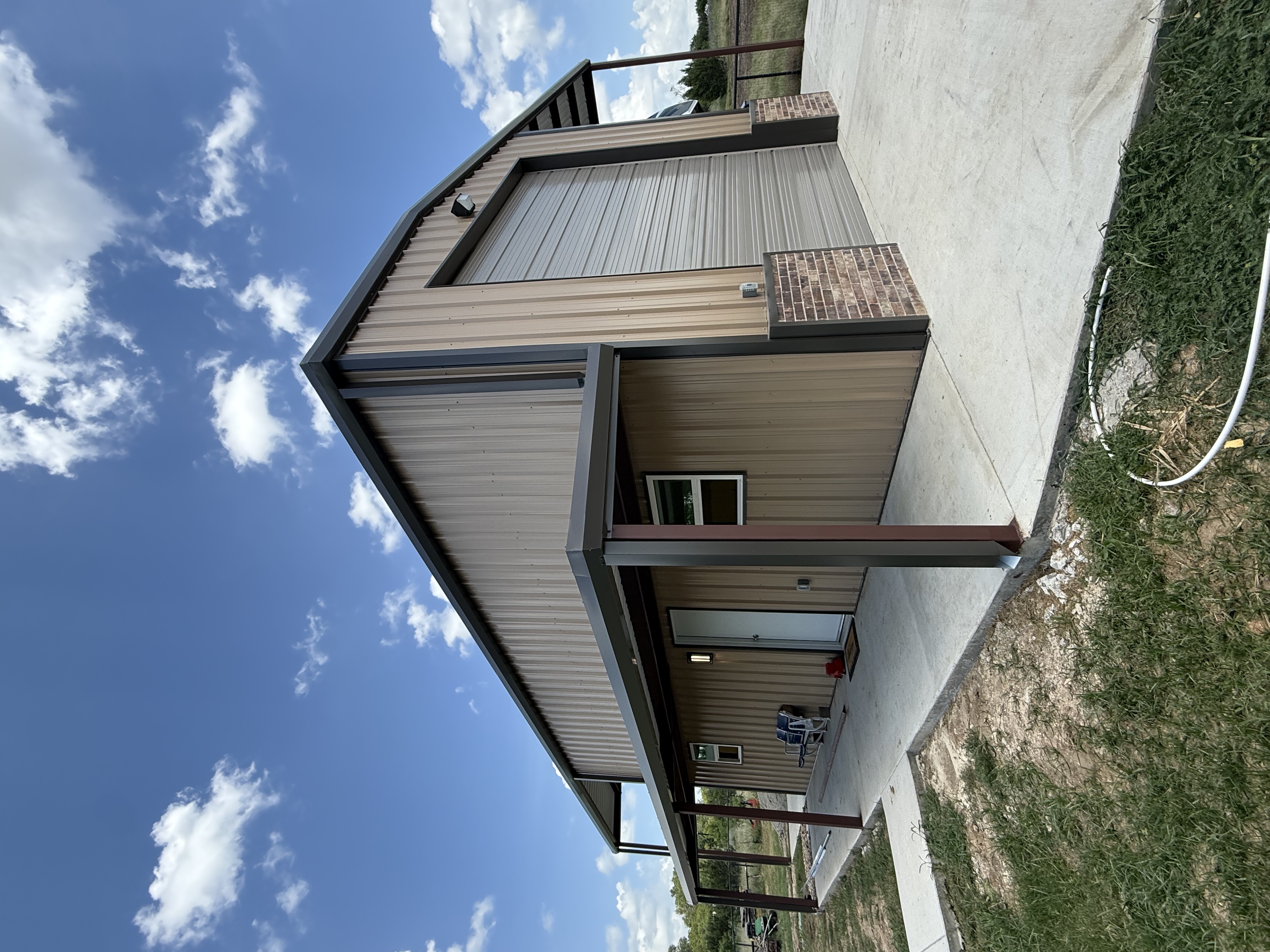 Custom barndominium by Jaybird Construction