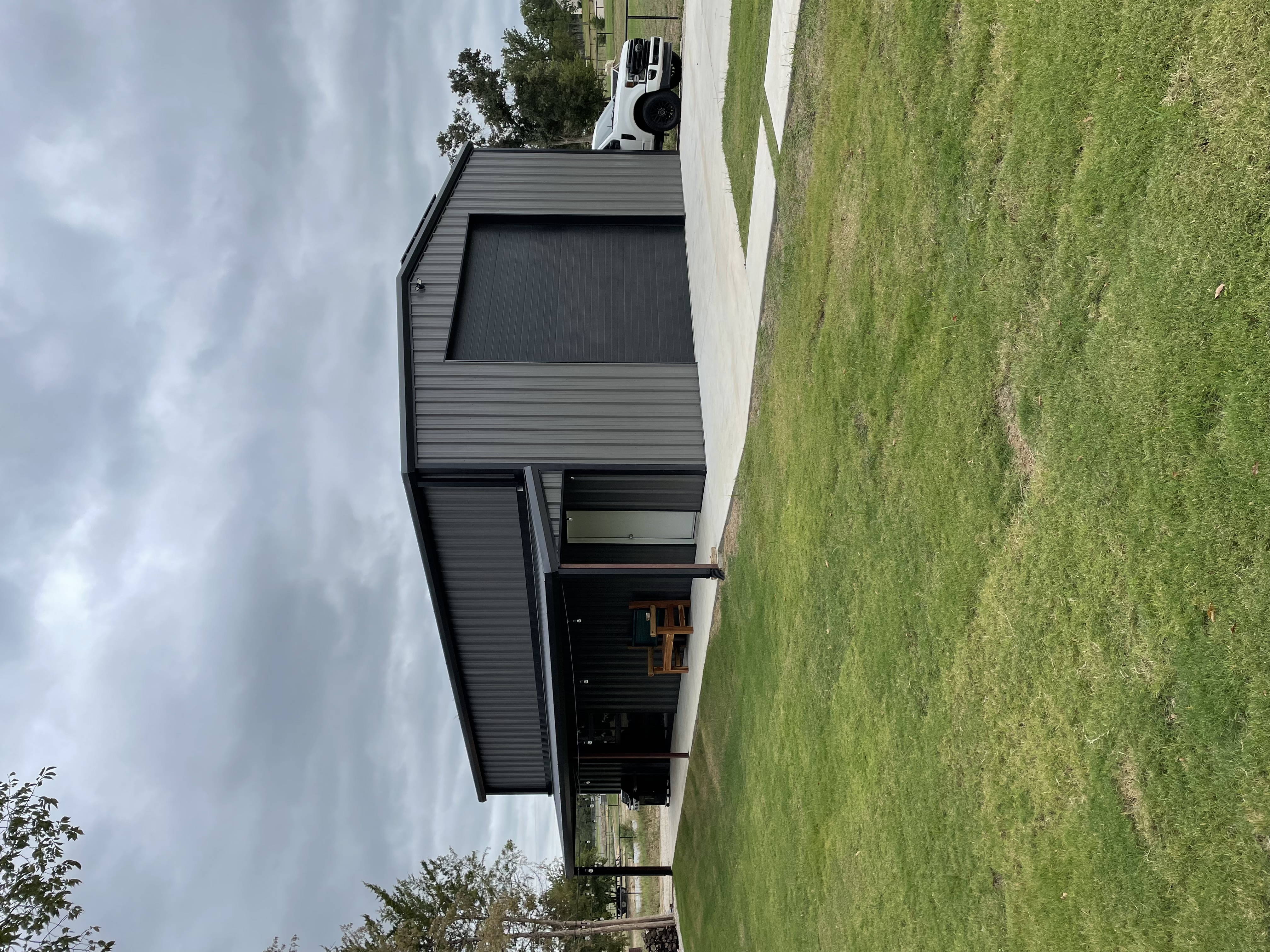 Custom barndominium by Jaybird Construction