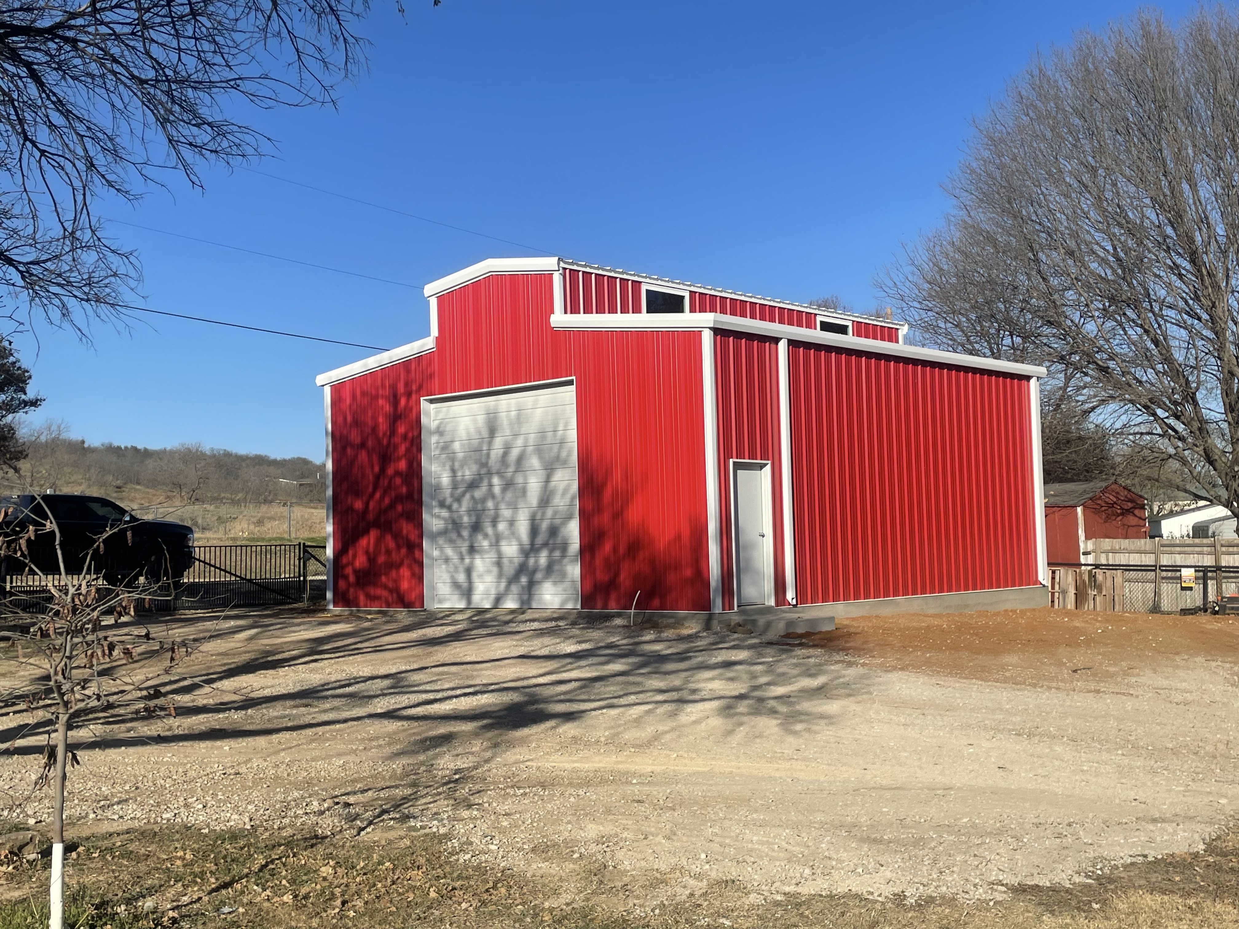 Custom barndominium by Jaybird Construction