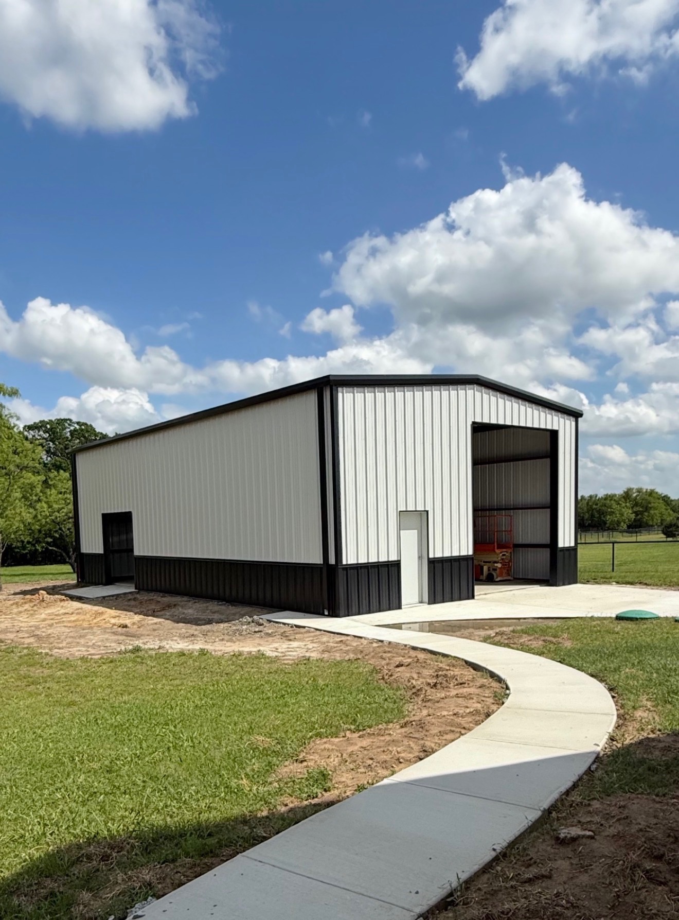 Commercial metal building by Jaybird Construction