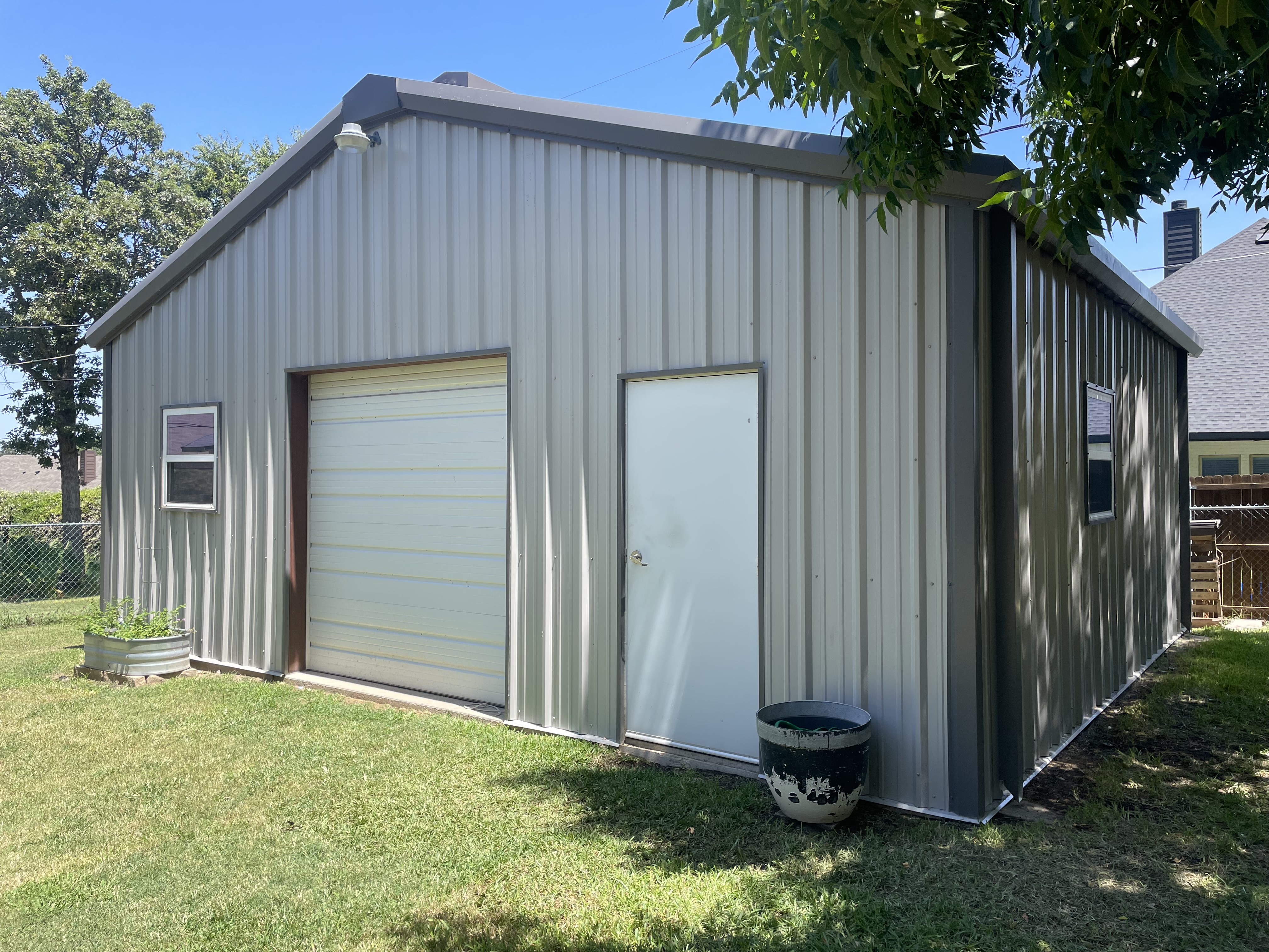 Custom metal building & shop by Jaybird Construction