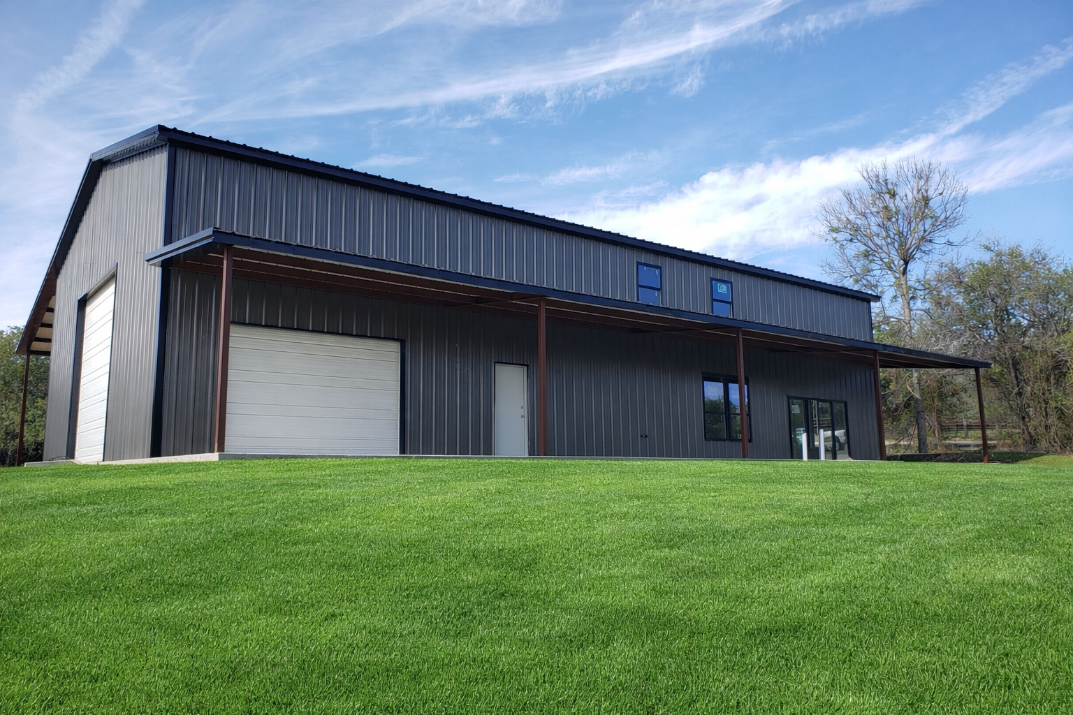 Custom barndominium by Jaybird Construction